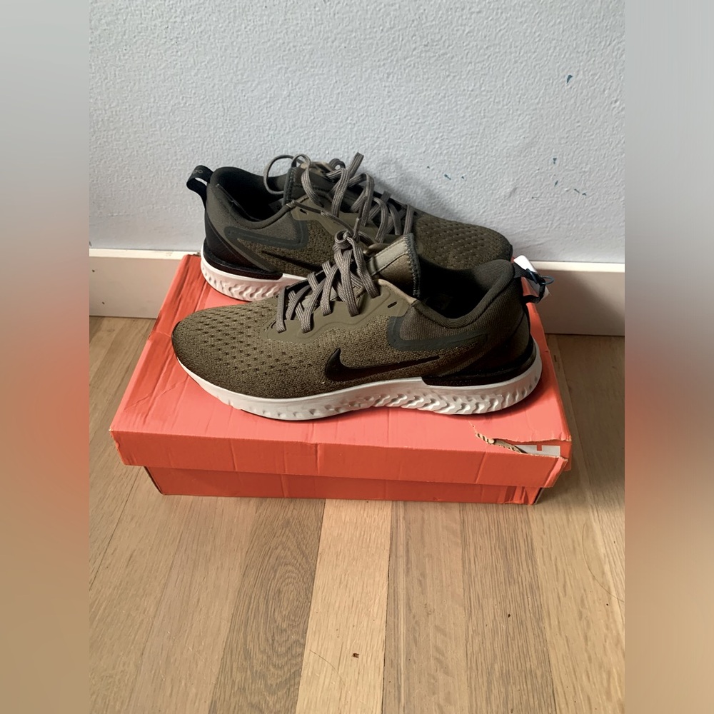 Nike Odyssey React Flyknit 2 Men’s Sneakers